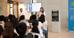 Más de 500 estudiantes aprendieron sobre economía y finanzas en la Feria organizada por el BCP