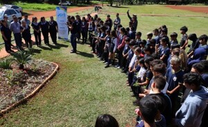 Plantan 200 árboles nativos en plaza de Hernandarias