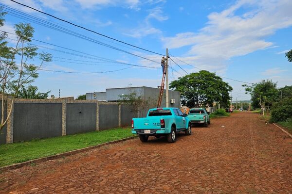 ANDE realiza cortes masivos de conexiones ilegales en Minga Guazú