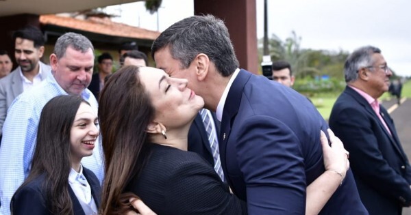 Peña viaja con Cartes a Ciudad del Este en plena batalla entre los Zacarías y Prieto
