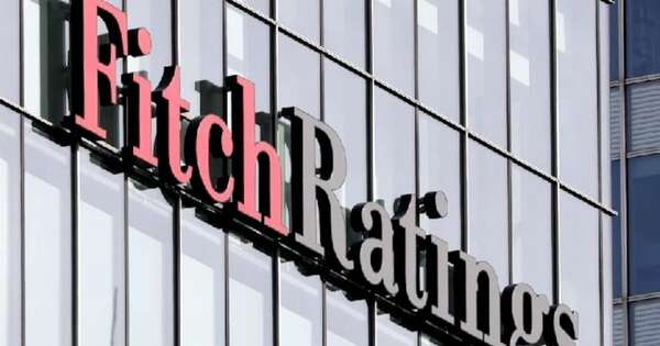 La Nación / Fitch reconoce mejora fiscal del país tras suba en ingresos tributarios