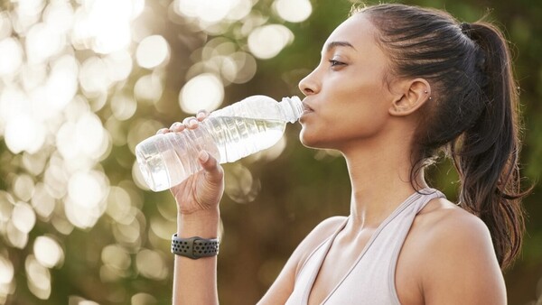 La importancia del consumo de agua durante el verano