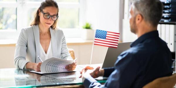 Solicitudes de subsidios en EE.UU se mantiene bajo