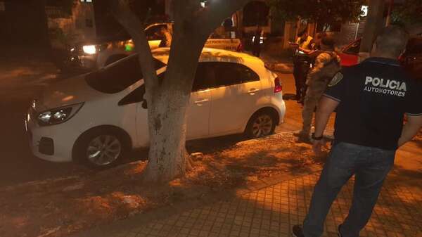 Recuperan vehículo robado en el barrio Recoleta de Asunción   - Policiales - ABC Color