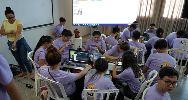 Invitan a jóvenes de escasos recursos a curso gratuito de programación