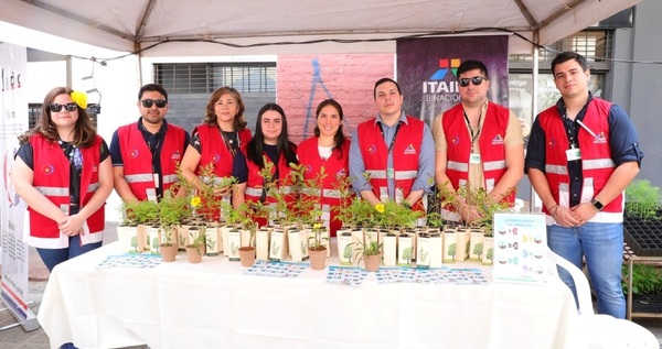 ITAIPU entregó 1.200 plantines de especies nativas en Palma Joven por el Día de la Primavera