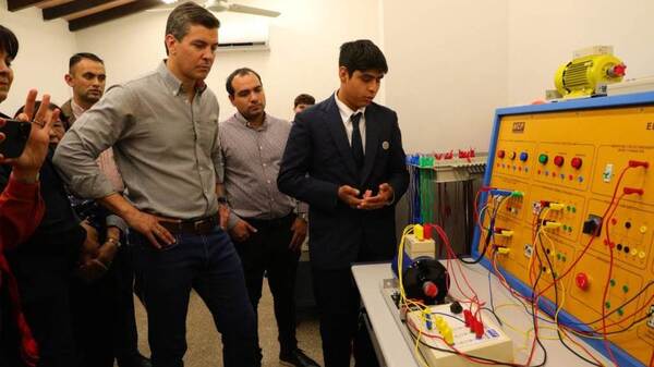 Inauguran moderno laboratorio en Colegio Técnico de Itauguá