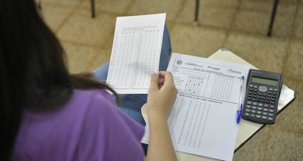 Dan a conocer lista de calculadoras permitidas para examen del programa de becas del Gobierno