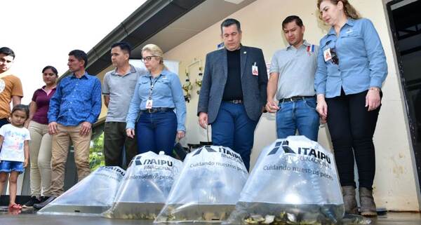 ITAIPU comenzó a repartir alevines a pequeños productores
