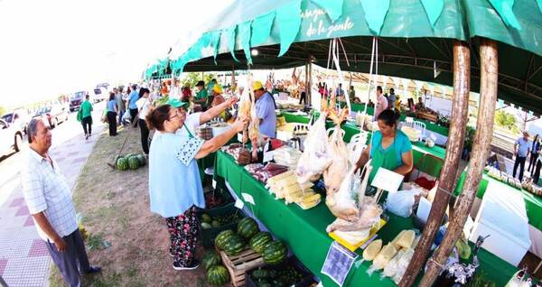 Feria de la Agricultura Familiar se realiza frente al MAG en San Lorenzo