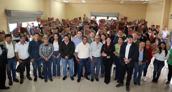 Emotivo acto de entrega de títulos se realizó en Arroyito