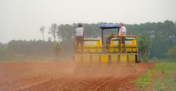EBY inició proyecto de siembra mecanizada de maíz y entrega de insumos agrícolas en Misiones