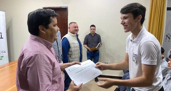 Estudiantes de Pilar terminaron con éxito pasantía en la Central Hidroeléctrica Yacyretá