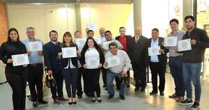 Primera promoción de egresados en el Centro de Calzados