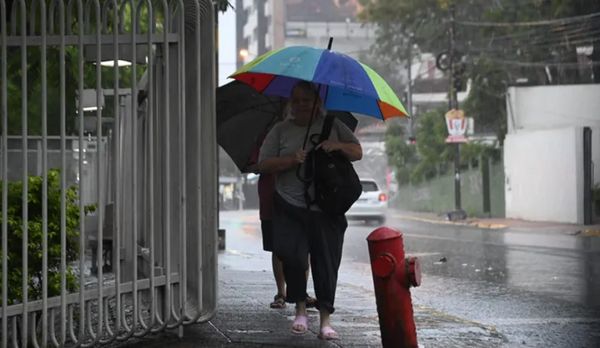 Jornada calurosa con lluvias y tormentas durante la jornada de hoy.