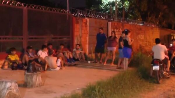 Vecinos se manifestaron frente a la casa de un supuesto ladrón de motos