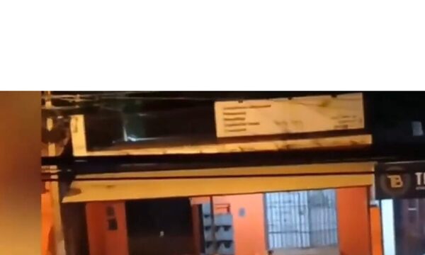 Adictos se enfrentaron con barberos en Capiatá y fueron detenidos