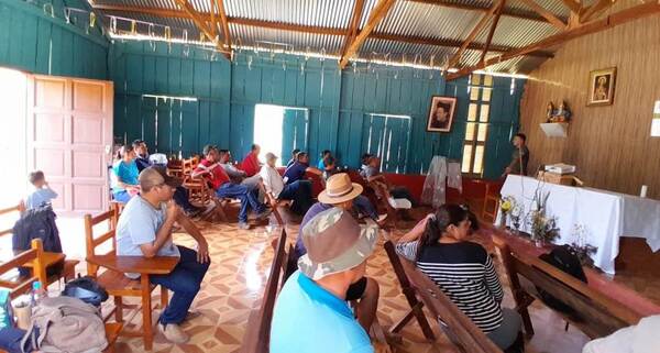 En alianza público privada capacitan a colonos para mejorar la producción