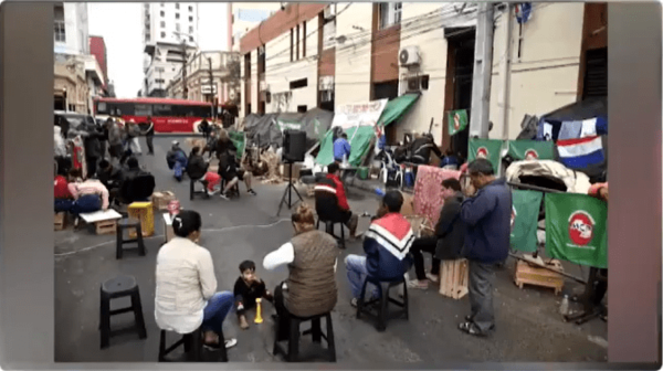 Campesinos acampan frente al Indert exigiendo tierras