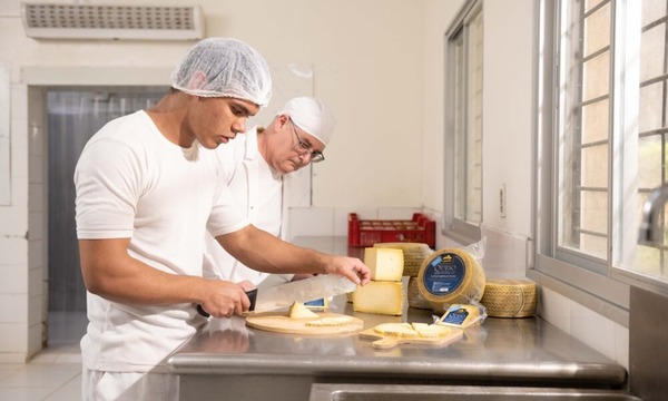 Fábrica de Quesos mejora calidad de vida de jóvenes convirtiéndolos en emprendedores