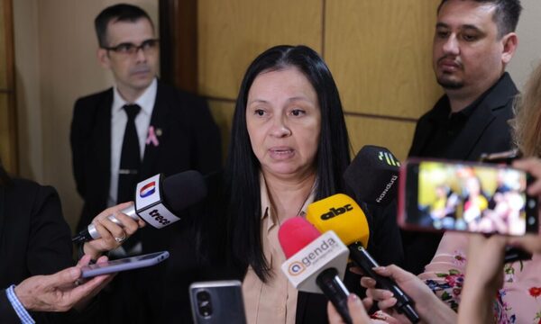 Yolanda Paredes dice que Yamy Nal y Zenaida Delgado siguen siendo planilleras pero del Senado