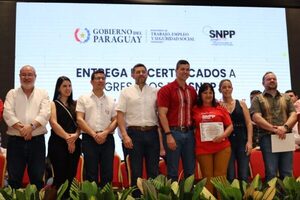 SNPP certifica a más de 300 jóvenes en cursos de rápida salida laboral en Alto Paraná