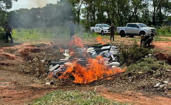 Incineran cerca de 3.800 kilos de marihuana en Brítez Cué