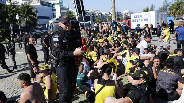 22 hinchas de Peñarol continúan detenidos en Río de Janeiro tras los actos de vandalismo