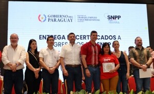 SNPP certifica a más de 300 jóvenes  en Alto Paraná