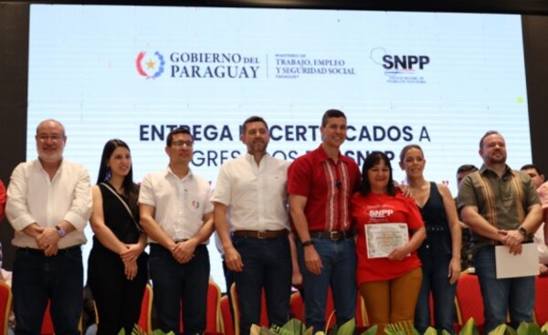 SNPP certifica a más de 300 jóvenes en Alto Paraná