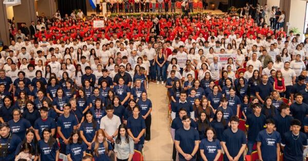 Diario HOY | Más de 300 jóvenes de Alto Paraná reciben sus títulos profesionales del SNPP