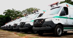 La Nación / IPS dispone de 14 ambulancias para traslados interhospitalarios en Asunción y Central
