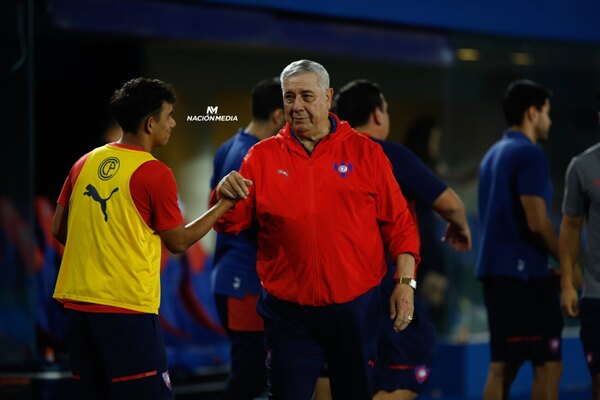 Versus / Mucha experiencia para Jara Saguier, quien hace su debut como DT en un Superclásico