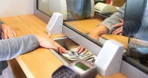 La Nación / Dólar roza los G. 8.000: demanda podría disminuir recién en diciembre