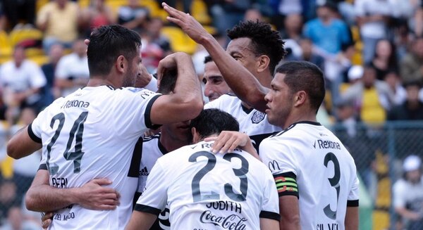 Versus / El extranjero que se enamoró de Olimpia y lo quiere dirigir