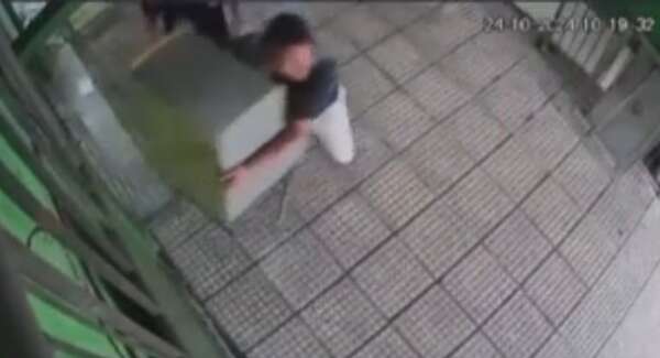 Video: comerciantes del Mercado 4 denuncian el robo de máquinas de azar y esquema de recaudación paralela - Nacionales - ABC Color