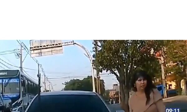 (VIDEO)Conductores denuncian que por rechazar limpiavidrios encuentran vehículos atacados