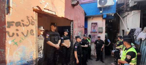 Allanan 6 viviendas en el Mercado 4
