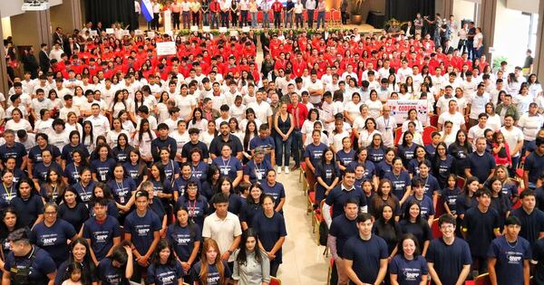 La Nación / Más de 300 nuevos profesionales egresaron en Alto Paraná