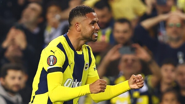 En Nesyri amarga al United y alivia a Mourinho