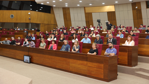 Profesionales de belleza debaten sobre alcance de formalización y advierten que afectará a pequeños locales