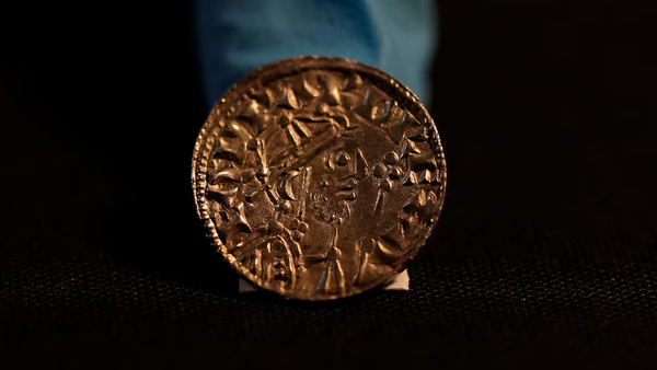 Descubren un tesoro oculto: Más de 2.500 monedas de 1.000 años reescriben la historia