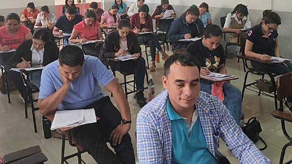 Docentes sin Norte: Más del 60% reprobaron el examen