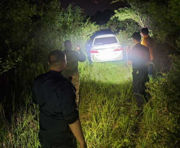 En Barrero Guazú, hallan abandonado vehículo robado en Itacuá