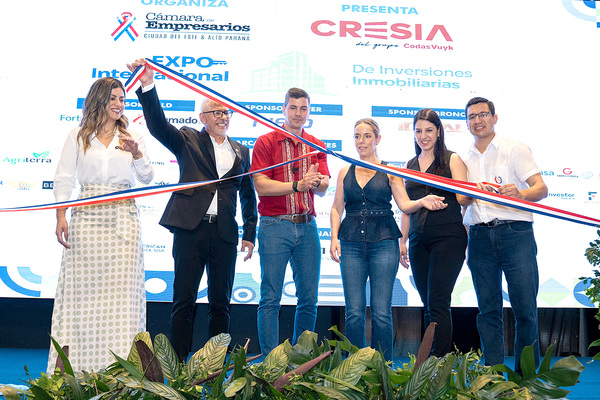 Presidente destaca importancia del sector inmobiliario para el crecimiento económico - La Clave