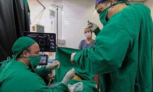 Clínicas marca un hito médico con inédita y exitosa cirugía fetal