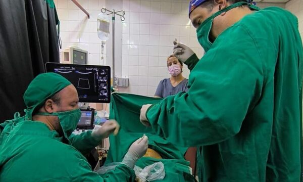 Clínicas marca un hito médico con inédita y exitosa cirugía fetal