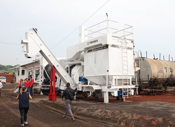 Puesta en operación de nueva planta asfáltica del MOPC en Minga Guazú - .::Agencia IP::.