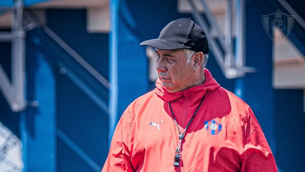 Carlos Jara Saguier baraja opciones para la conformación del mediocampo de Cerro Porteño