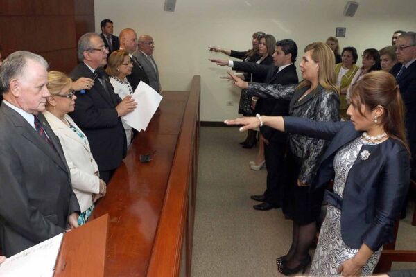 Cargo de juez cuya correspondencia de bienes fue objetada por la Contraloría, se encuentra vacante por fenecimiento de mandato